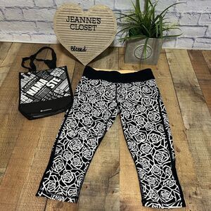 Lululemon Real Quick Crop *Full-On Luxtreme
Posey Black White / Black